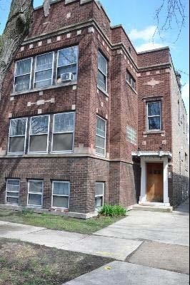 Building Photo - 3647 N Marshfield Ave