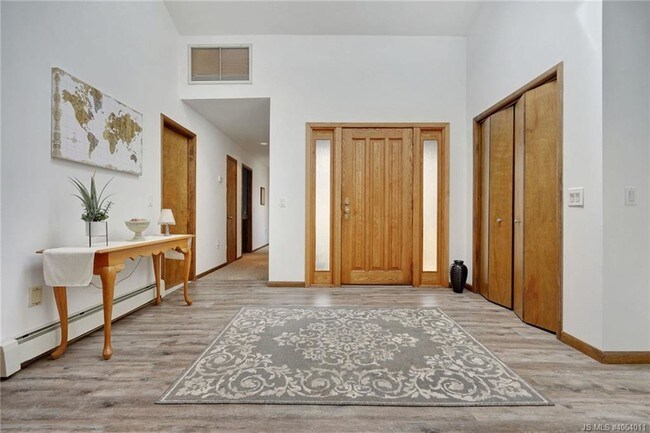 Building Photo - 220 Pheasant Hollow Dr