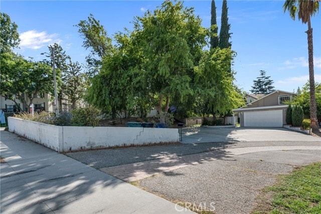 Foto del edificio - 5165 Pearblossom Dr