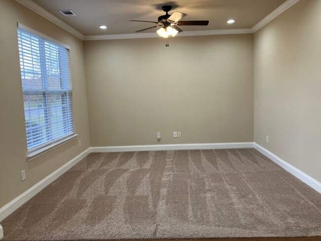Building Photo - Spacious Home in Spence Creek