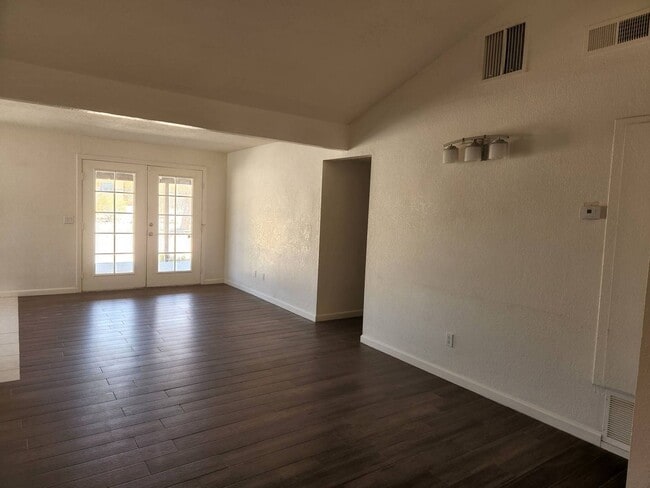 Foto del edificio - 4 Bedroom, 2 Bathroom Home!