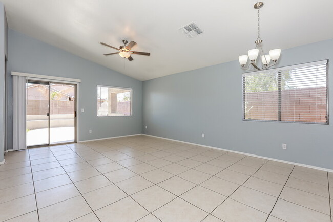 Building Photo - 15 E Coral Bean Dr