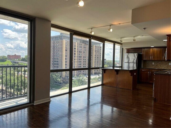 Foto del edificio - 600 Admiral Blvd