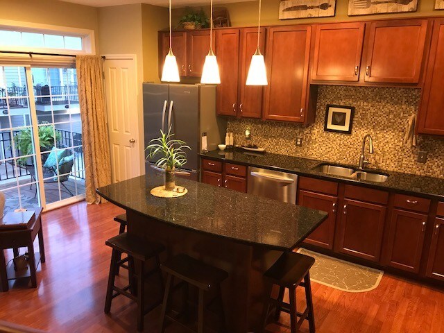 Building Photo - 351 Autumn Dr