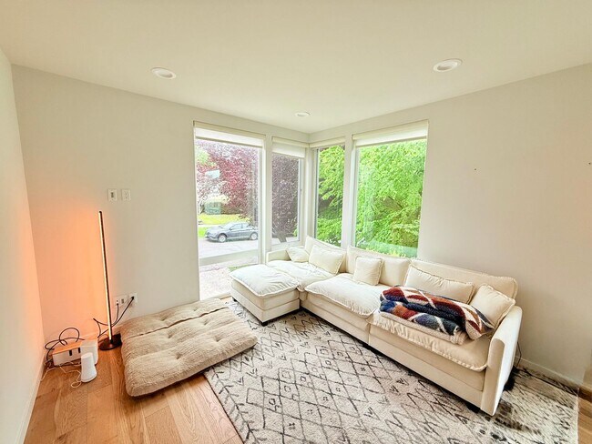 Foto del edificio - First Hill/Cherry Hill Townhome