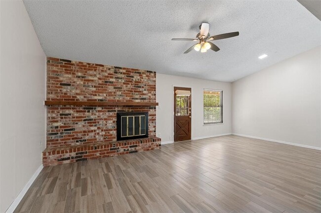 Building Photo - 325 Heartwood Dr