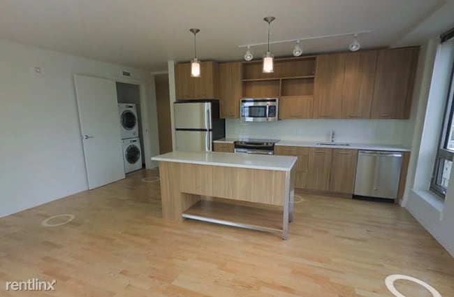Building Photo - 1 br, 1 bath  - 680 Washington St Unit 102