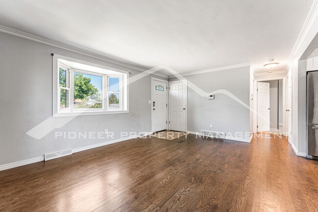 Building Photo - Beautiful Home with Central A/C and 1 Car ...