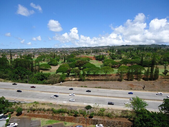 Building Photo - Remodeled 1 Bedroom, 1 Bath, 1 Covered par...