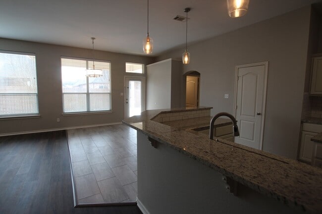 Foto del edificio - Stunning 3 bed 2 bath in Whitehouse ISD!