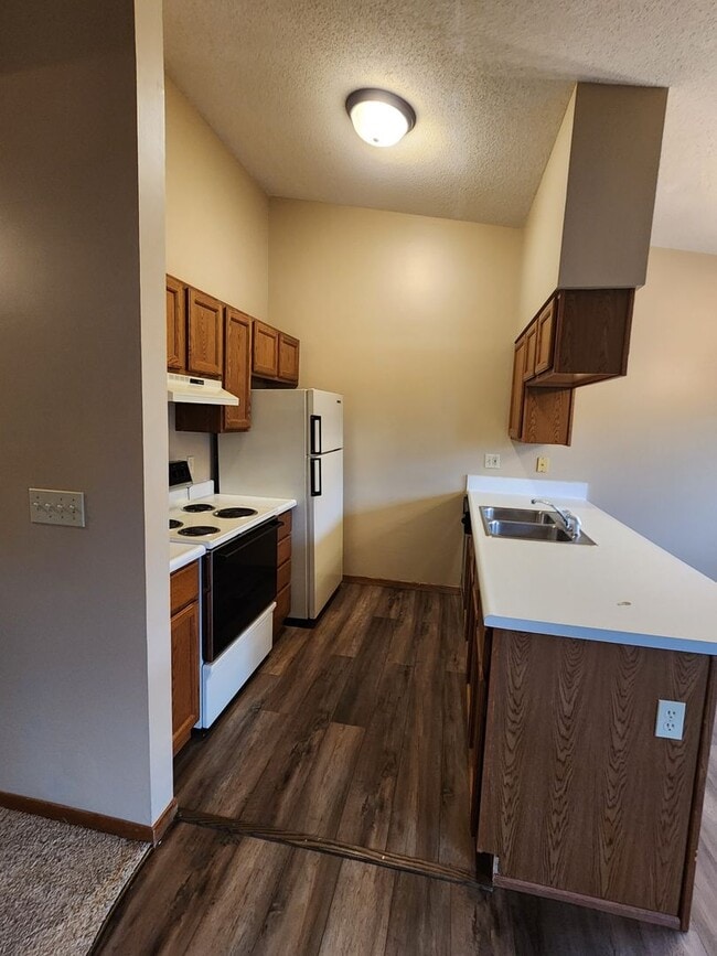 Building Photo - 4001 Yucca Dr