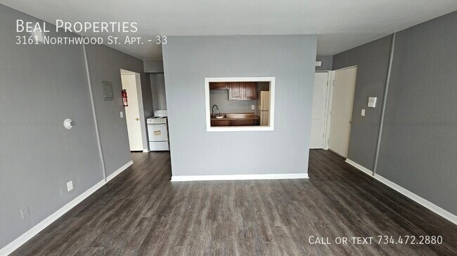 Building Photo - 3161 Northwood Ave