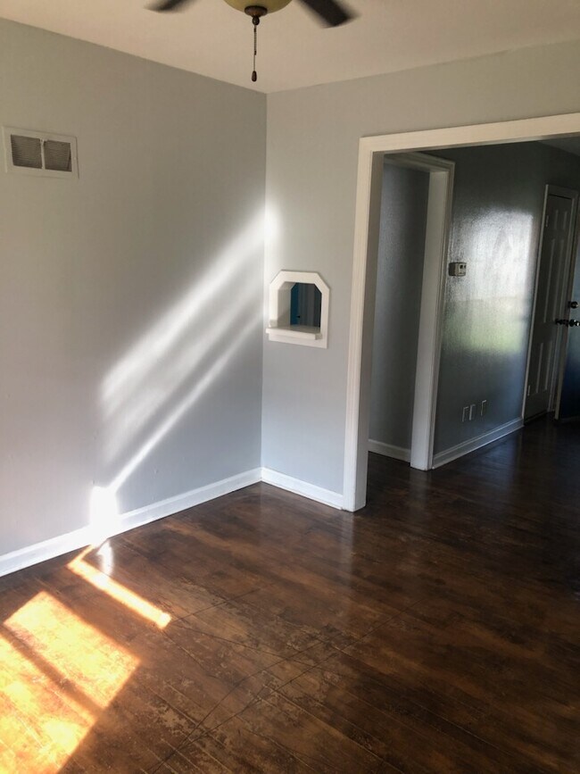 Foto del edificio - 1524 N Clarence Ave