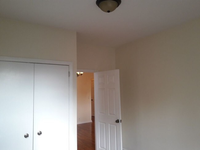 Building Photo - 825 Troy Ave