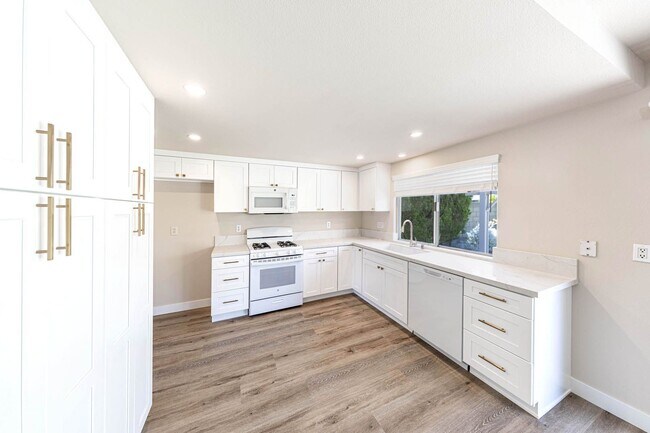 Building Photo - Upgraded 4 bedroom Fountain Valley Home