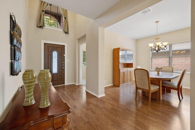 Building Photo - 1203 Willowbrook Dr