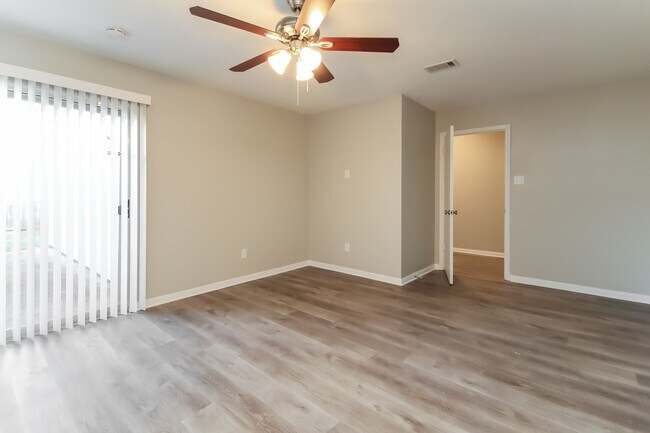 Foto del edificio - 8506 Deer Meadow Dr