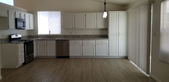 Foto del edificio - 5903 Golden Sunset Ct