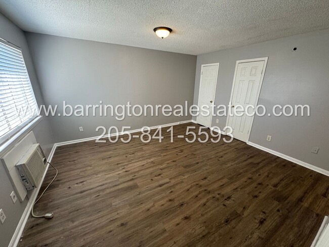 Building Photo - 908 4th Ave W