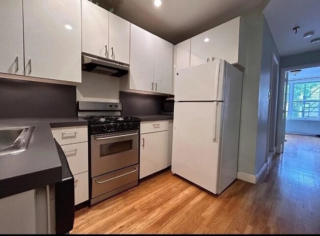 Foto del edificio - 129 Clinton St