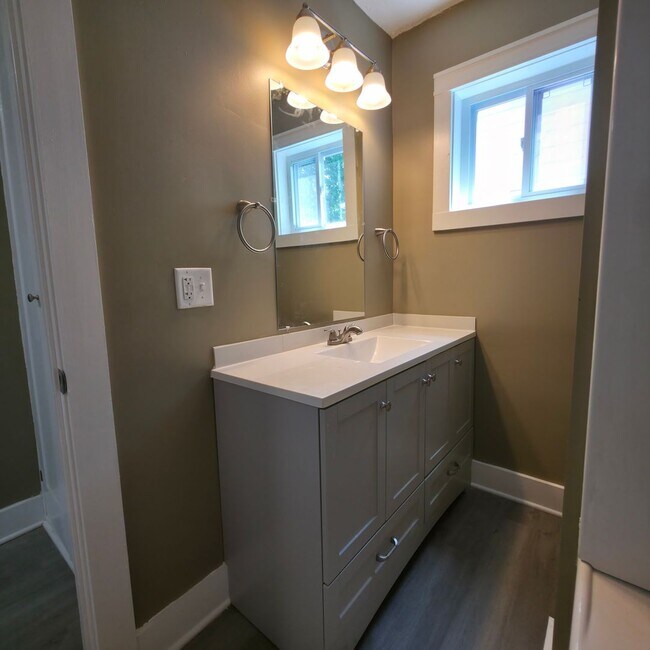 Foto del edificio - Cleveland Heights 3-Bed Single-Family