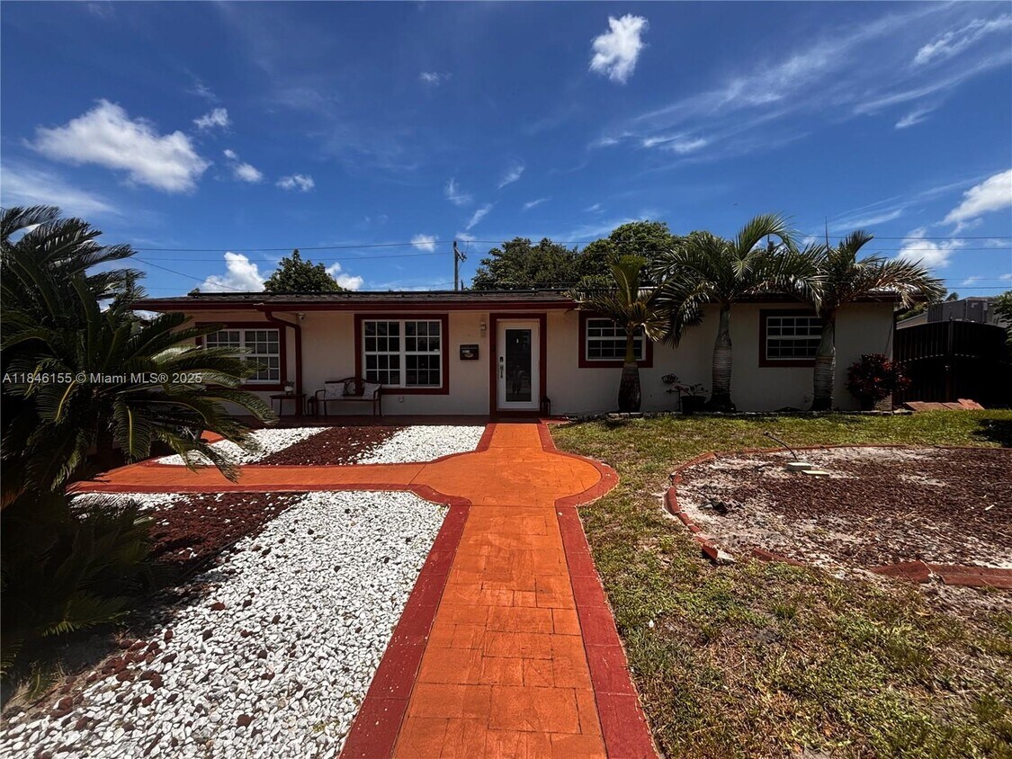 Foto principal - 6871 SW 9th St