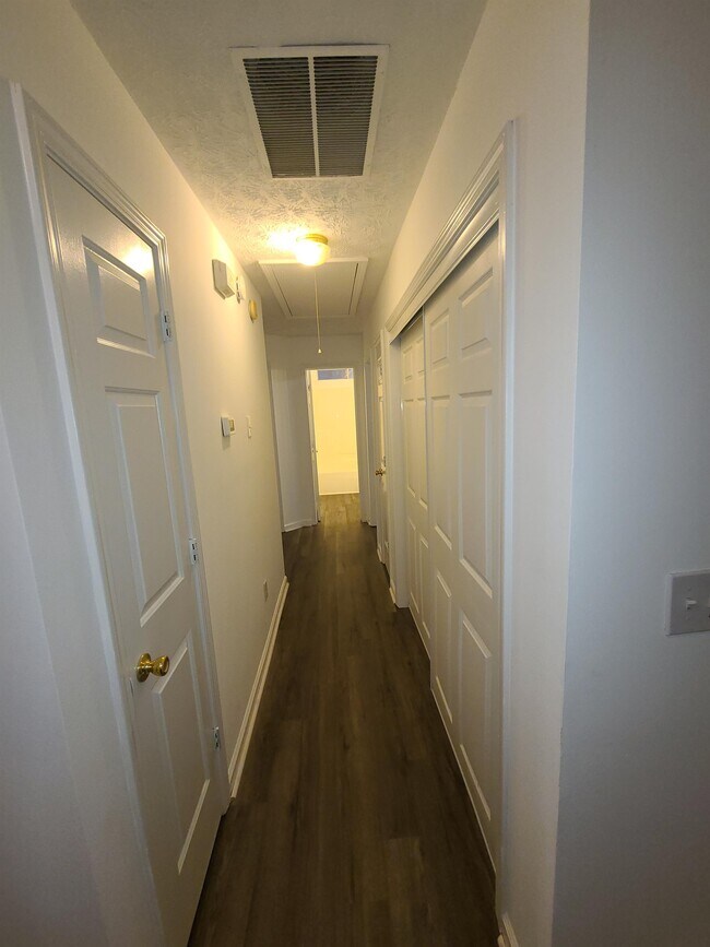 Building Photo - 137 Mandy Ln