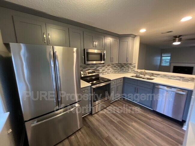 Foto del edificio - 9125 Charminster Ct