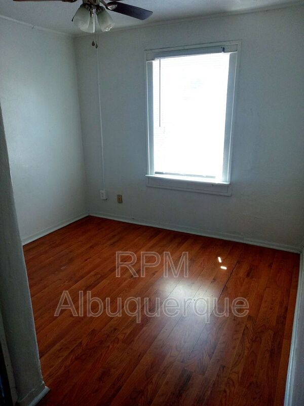 Building Photo - 412 Harvard Dr SE