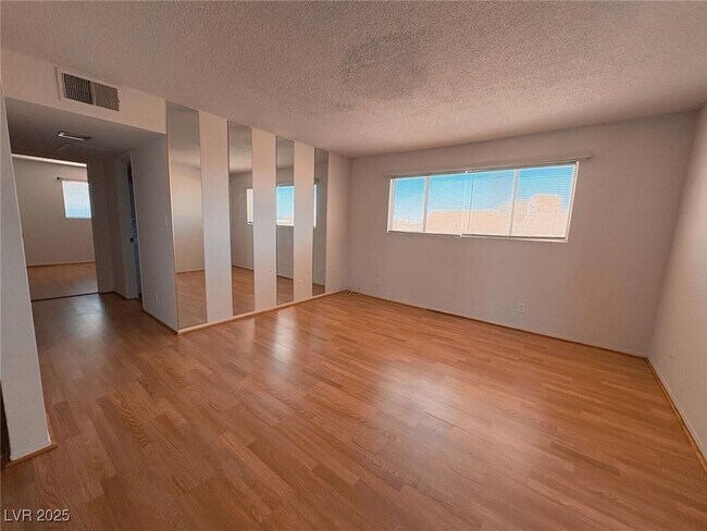 Foto del edificio - 212 Orland St