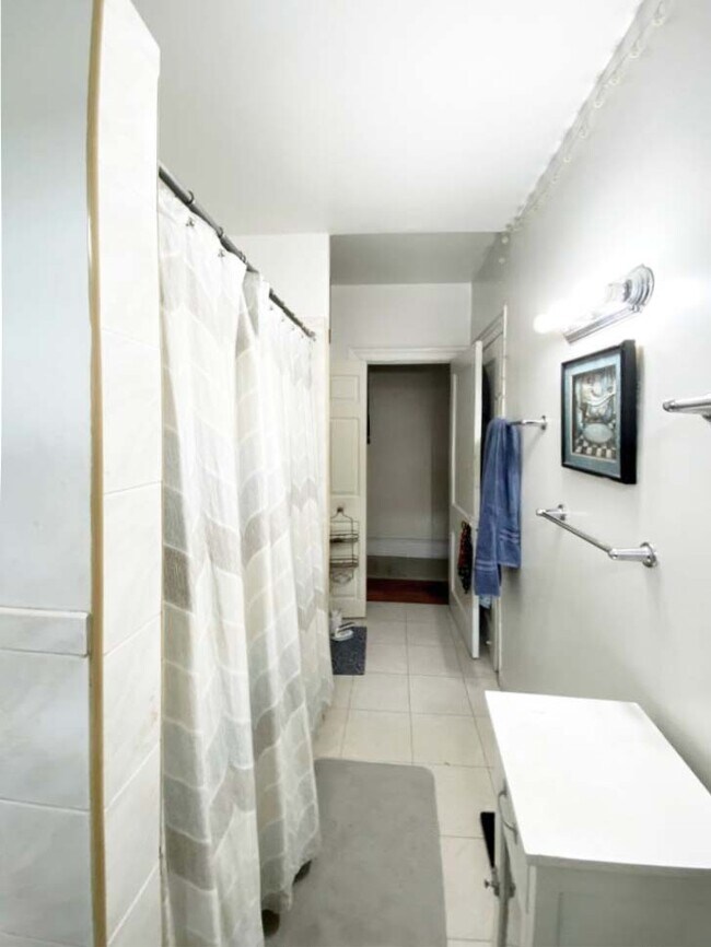 Bathroom - 4627 Locust St
