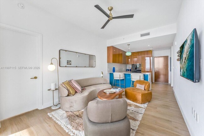 Foto del edificio - 2678 Tigertail Ave