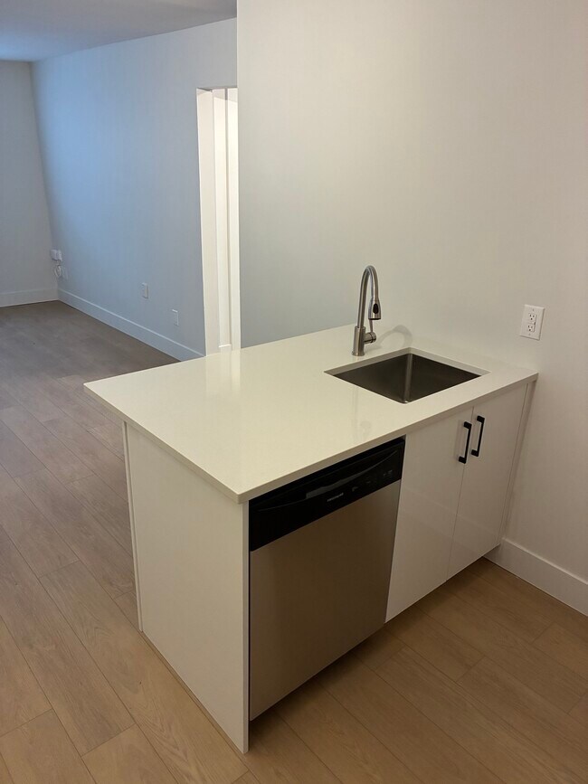 Photo du bâtiment - 12 McKenzie Ave