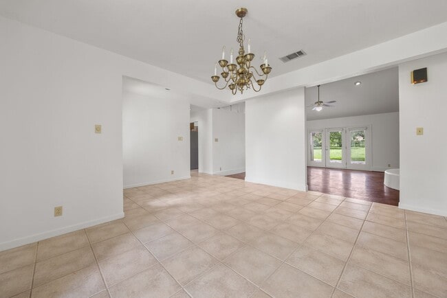 Building Photo - Charming 3-Bedroom Home in the Heart of La...