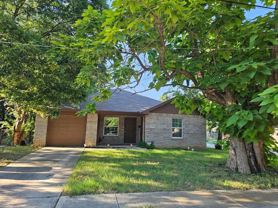 Foto principal - Available early July