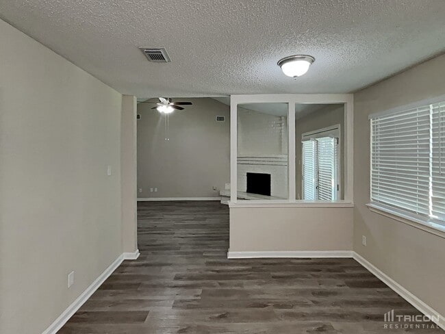 Building Photo - 18927 Jodywood Dr