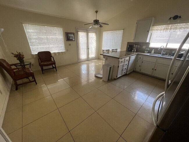 Building Photo - 3209 Bermuda Bay St