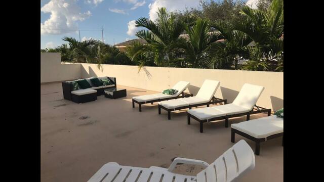 Building Photo - 519B SW 5th Ave