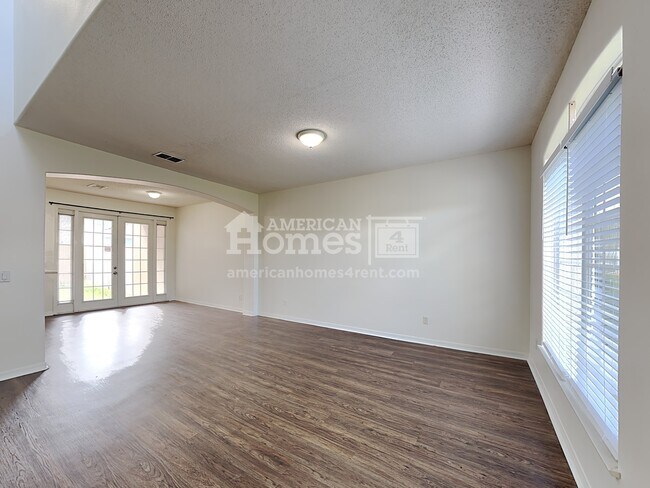 Building Photo - 2112 Island Walk Drive