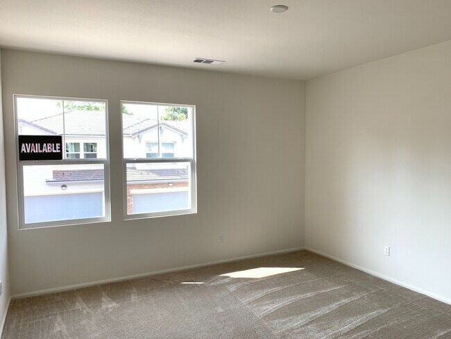 Foto del edificio - Beautiful 3 Bedrooms, 2.5 Bathrooms Single...