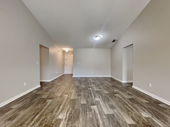 Foto del edificio - 6463 Silk Leaf Ln