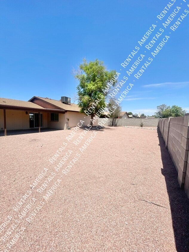 Building Photo - 1425 W Sequoia Dr