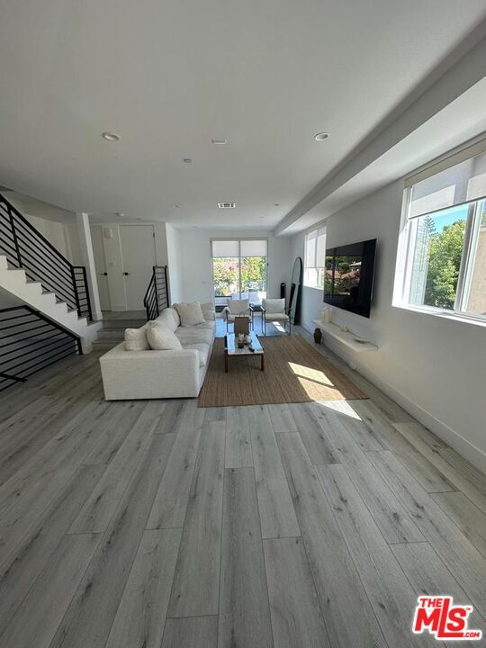 Foto del edificio - 4295 Tujunga Ave
