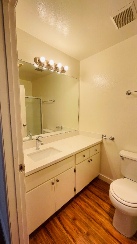 Foto del edificio - 7044 Hawthorn Ave