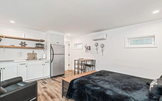 Foto del edificio - 1712 Cunningham Ln