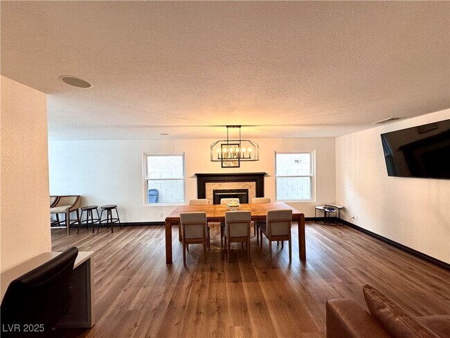 Building Photo - 2056 Pinion Springs Dr