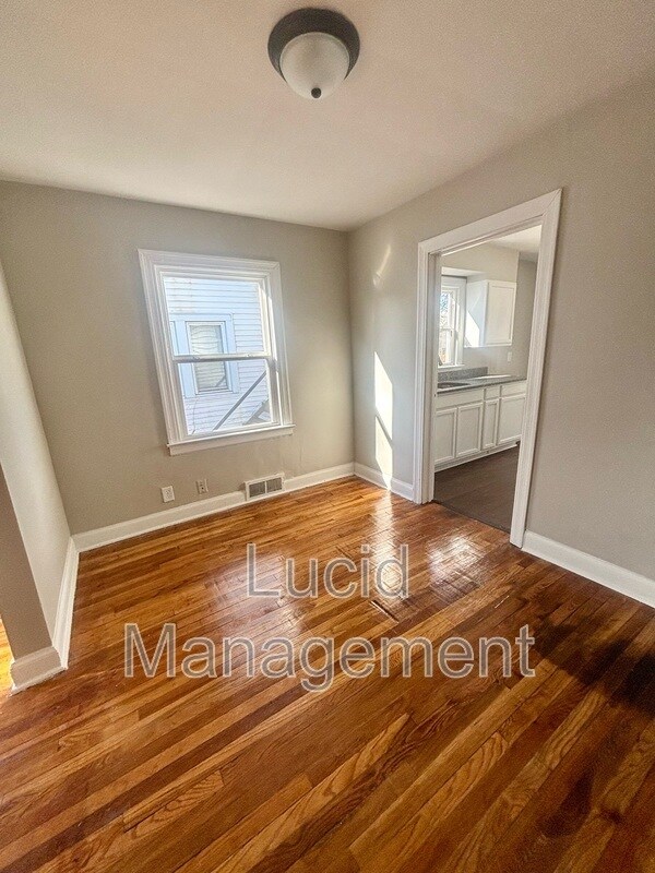 Foto del edificio - 328 Cecil Ave