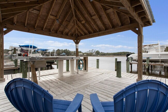 Building Photo - 2421 Beachview Dr