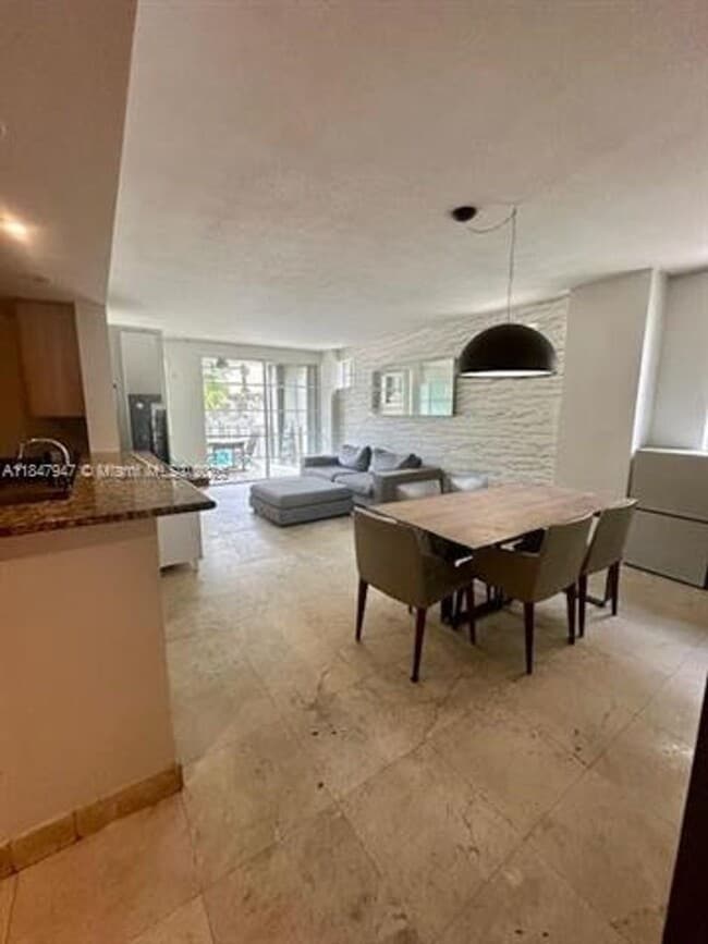 Foto del edificio - 140 Meridian Ave