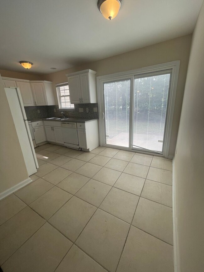 Foto del edificio - Two Bedroom Unit - East Charlotte